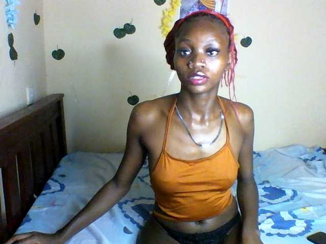 Luna-Noir live cam on BongaCams
