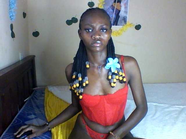 Luna-Noir live cam on BongaCams