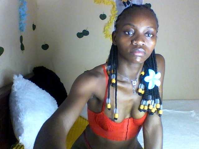 Luna-Noir live cam on BongaCams