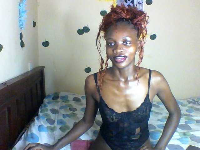Luna-Noir live cam on BongaCams