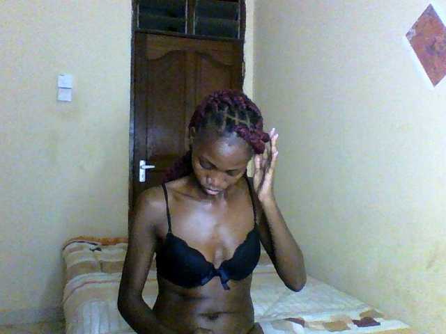 Luna-Noir live cam on BongaCams