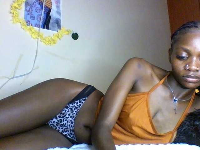Luna-Noir live cam on BongaCams