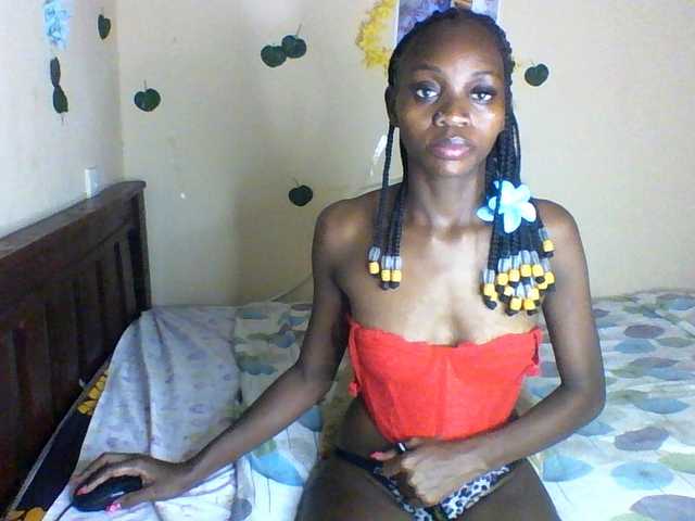 Luna-Noir live cam on BongaCams