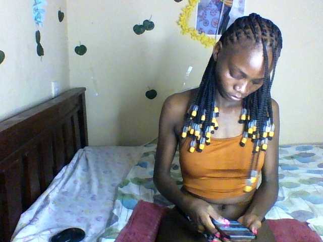 Luna-Noir live cam on BongaCams