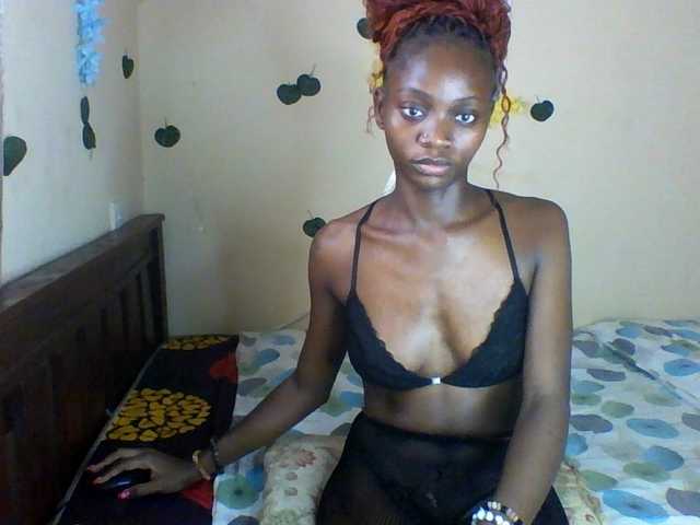 Luna-Noir live cam on BongaCams