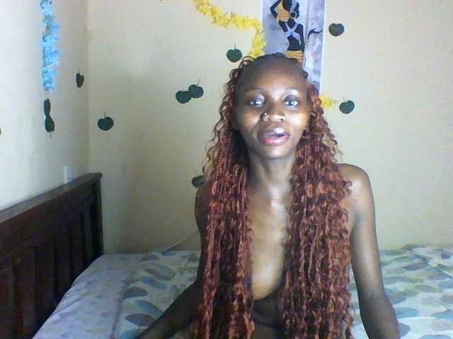 Luna-Noir live cam on BongaCams