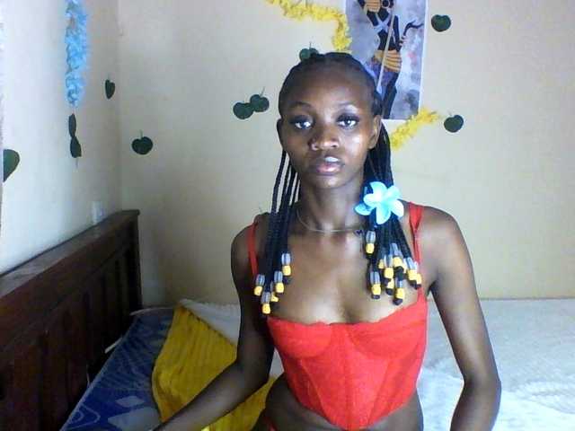 Luna-Noir live cam on BongaCams