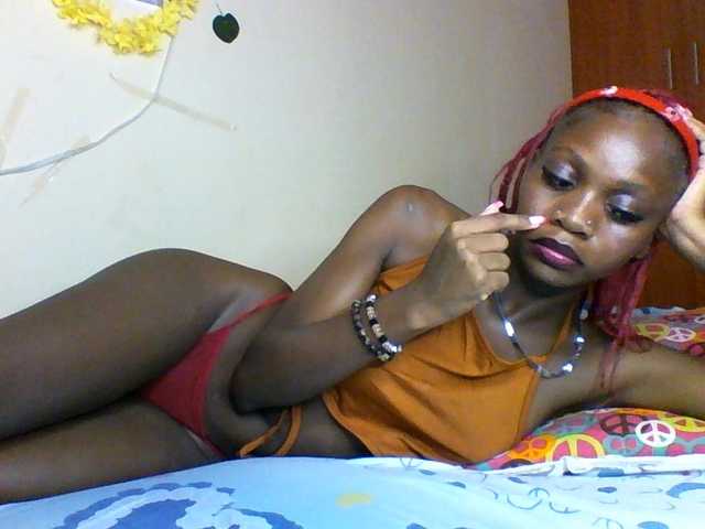 Luna-Noir live cam on BongaCams