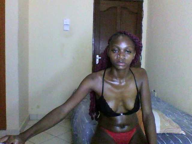 Luna-Noir live cam on BongaCams