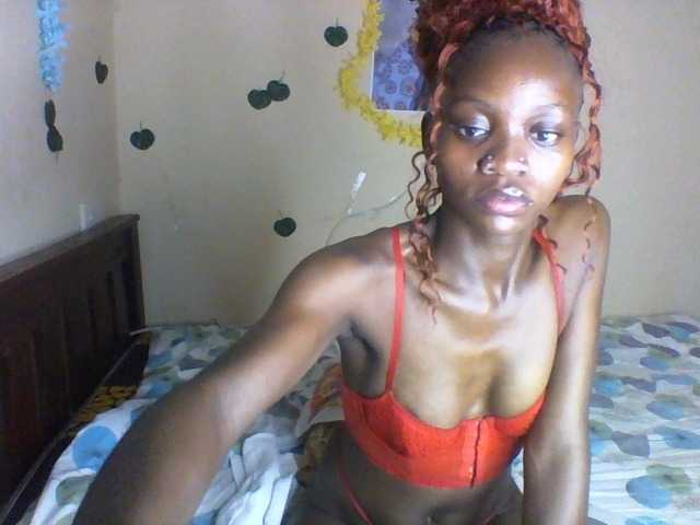 Luna-Noir live cam on BongaCams