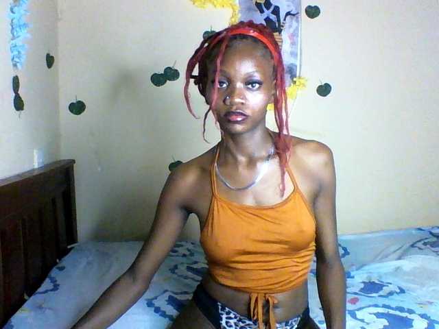 Luna-Noir live cam on BongaCams