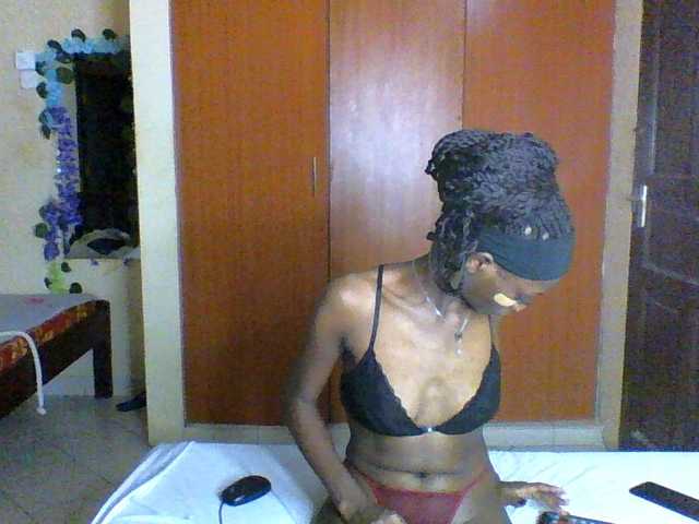 Luna-Noir live cam on BongaCams