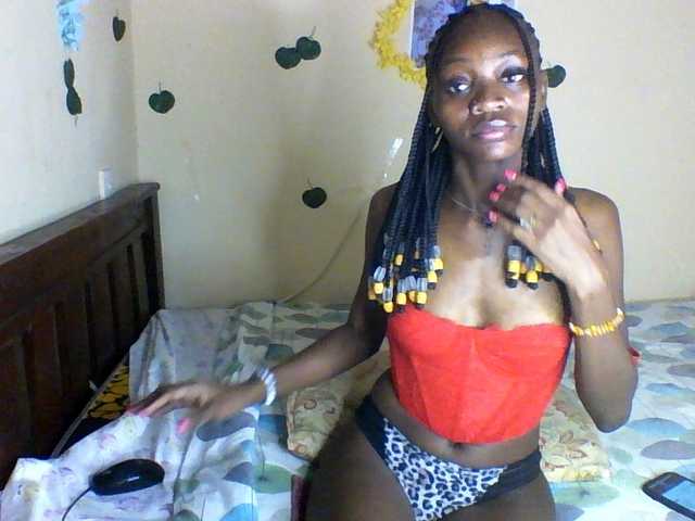 Luna-Noir live cam on BongaCams