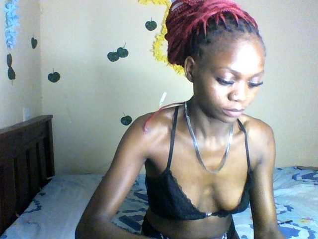 Luna-Noir live cam on BongaCams