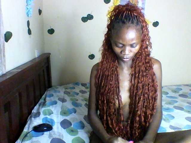 Luna-Noir live cam on BongaCams