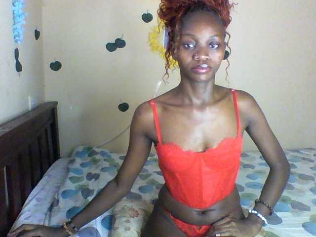 Luna-Noir live cam on BongaCams