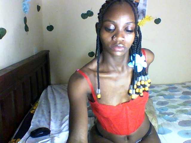 Luna-Noir live cam on BongaCams