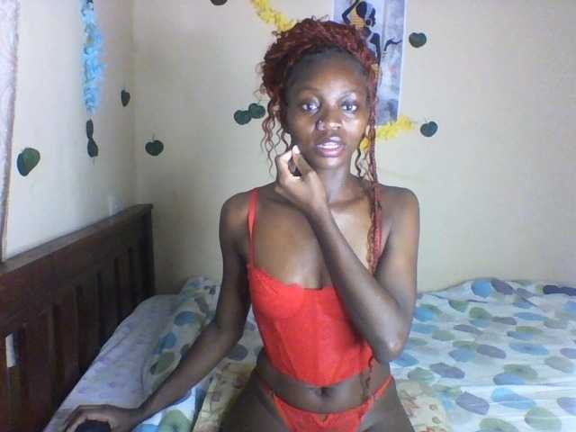 Luna-Noir live cam on BongaCams
