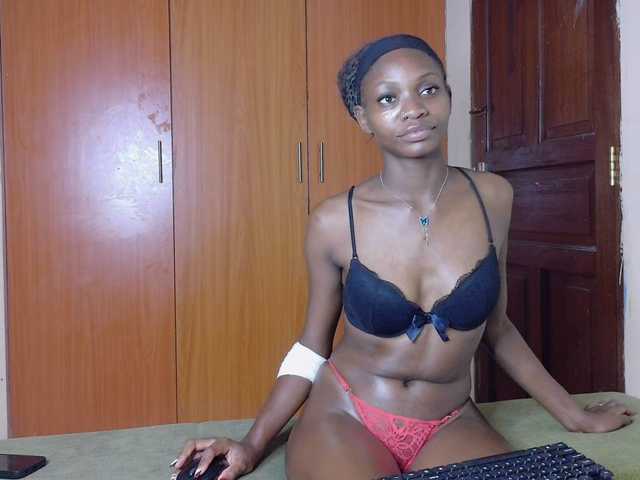 Luna-Noir live cam on BongaCams