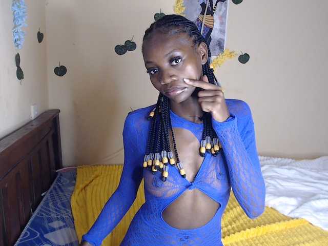 Luna-Noir live webcam show