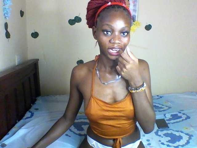 Luna-Noir live cam on BongaCams
