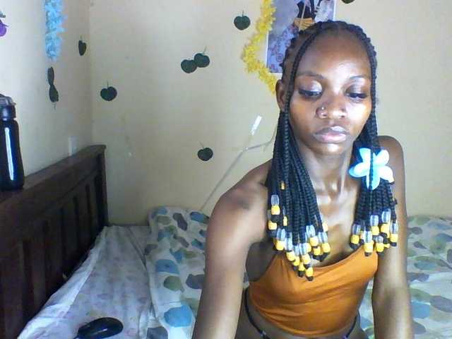 Luna-Noir live cam on BongaCams