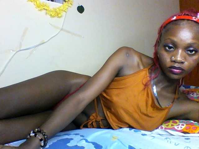 Luna-Noir live cam on BongaCams