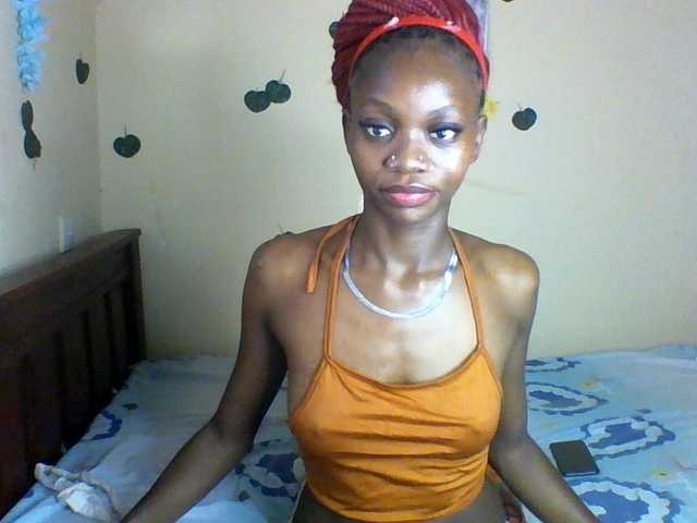 Luna-Noir live cam on BongaCams