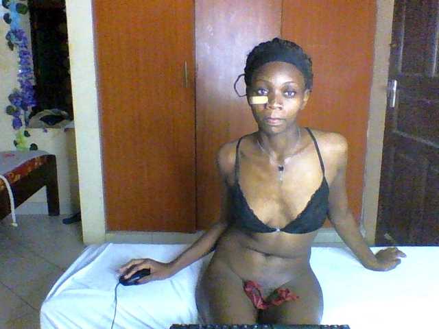Luna-Noir live cam on BongaCams