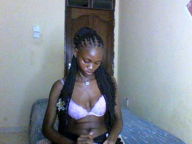 Luna-Noir live cam on BongaCams