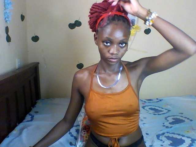 Luna-Noir live cam on BongaCams