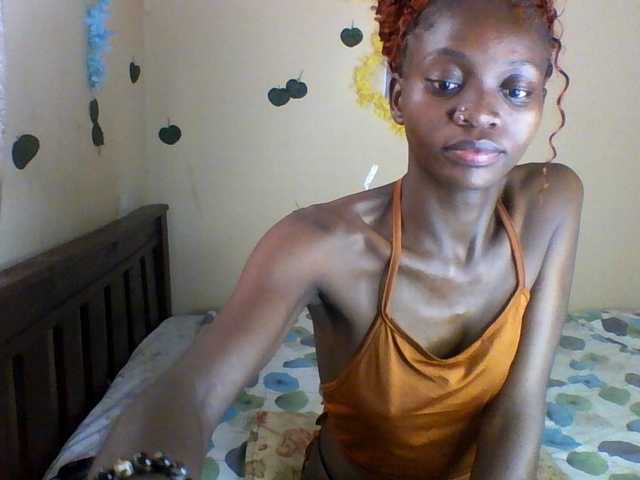Luna-Noir live cam on BongaCams