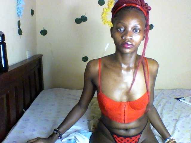 Luna-Noir live cam on BongaCams