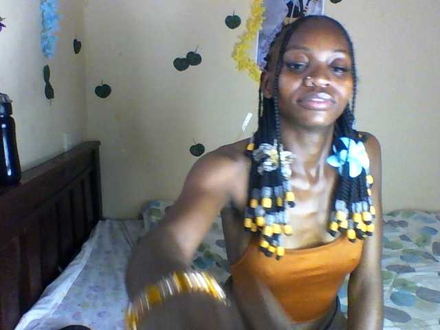 Luna-Noir live cam on BongaCams