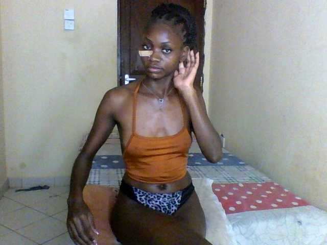Luna-Noir live cam on BongaCams