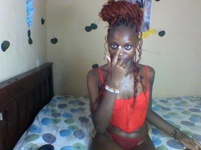Luna-Noir live cam on BongaCams