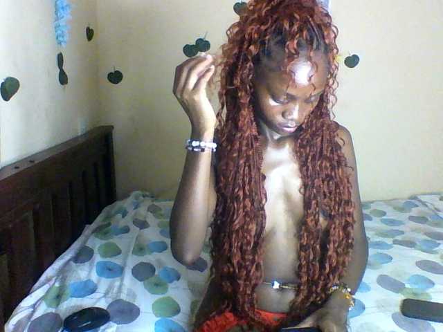 Luna-Noir live cam on BongaCams