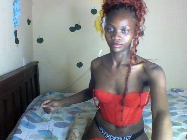Luna-Noir live cam on BongaCams