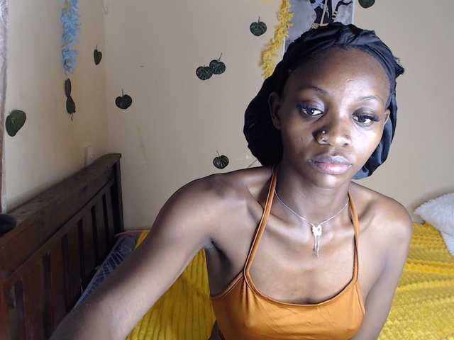 Luna-Noir live webcam show