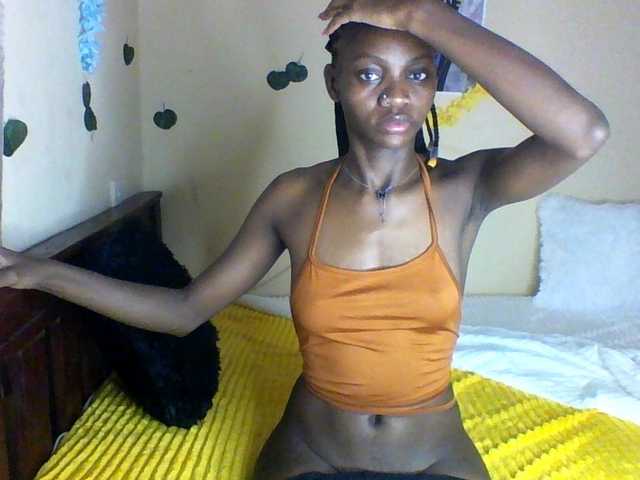 Luna-Noir live cam on BongaCams