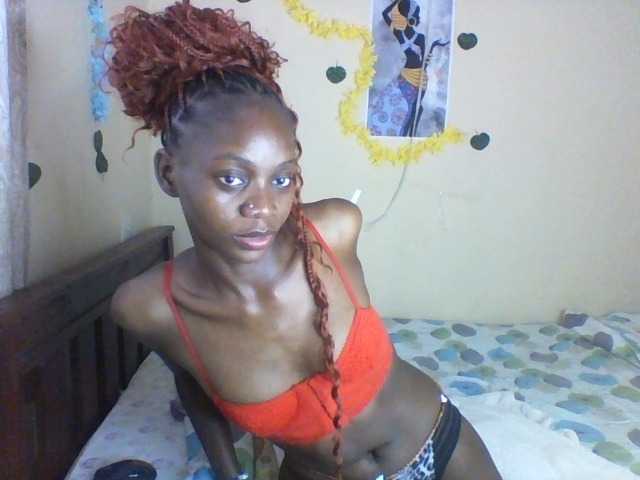 Luna-Noir live cam on BongaCams