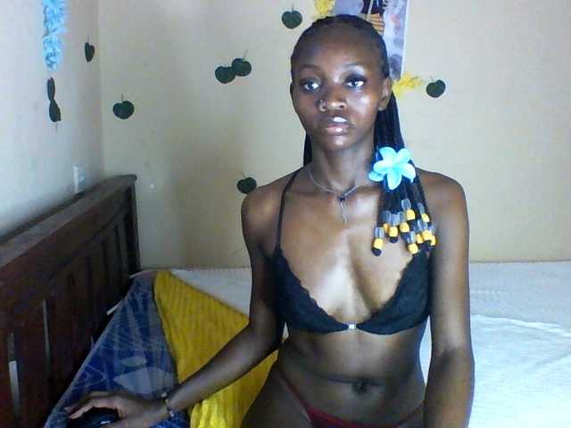 Luna-Noir live cam on BongaCams