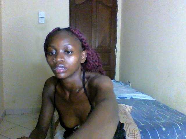 Luna-Noir live cam on BongaCams