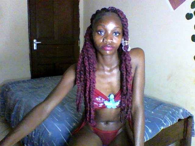 Luna-Noir live cam on BongaCams