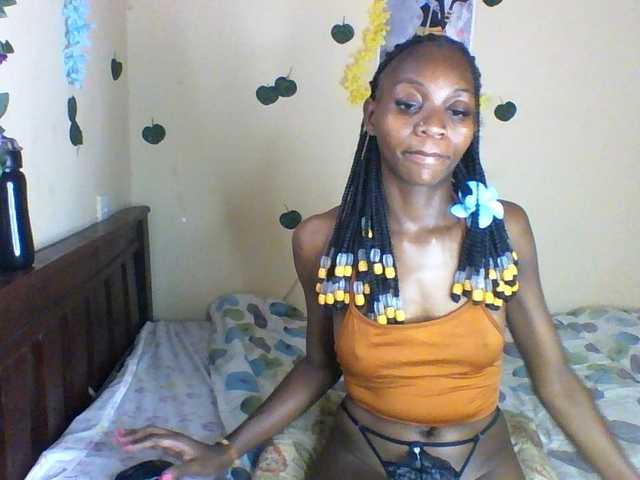 Luna-Noir live cam on BongaCams