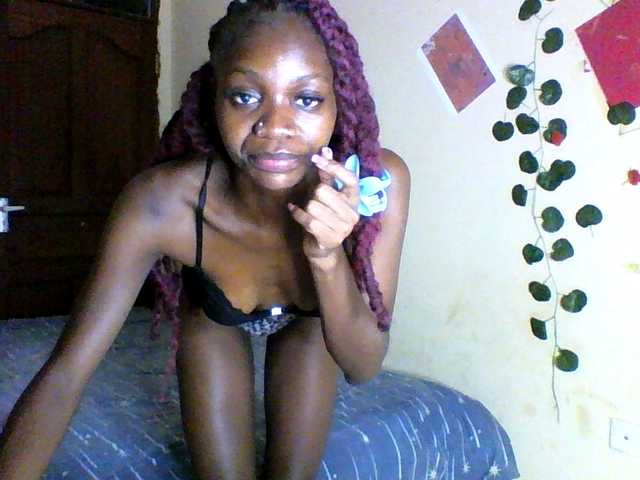 Luna-Noir live cam on BongaCams