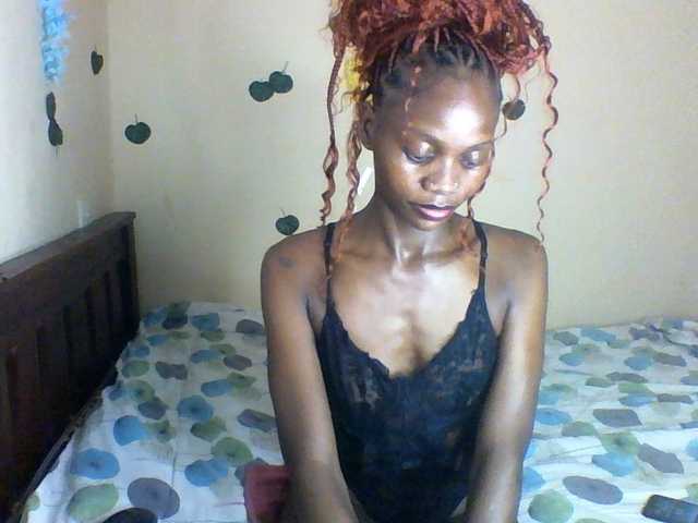 Luna-Noir live cam on BongaCams