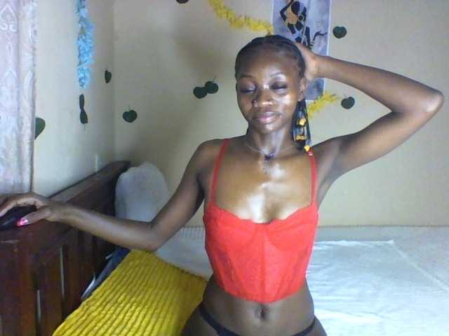Luna-Noir live cam on BongaCams