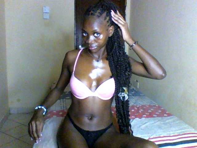 Luna-Noir live cam on BongaCams
