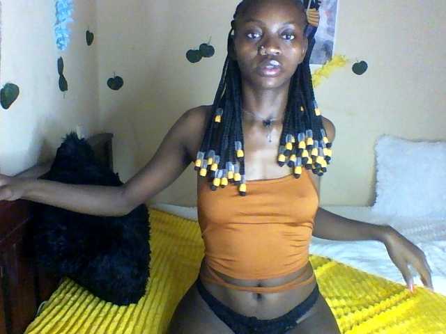 Luna-Noir live cam on BongaCams